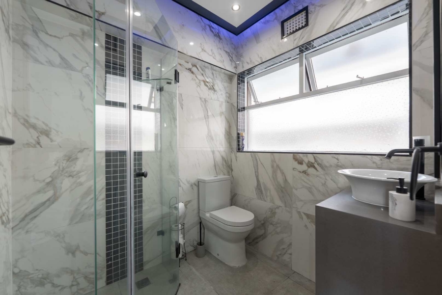 1 Bedroom Property for Sale in Sea Point Western Cape